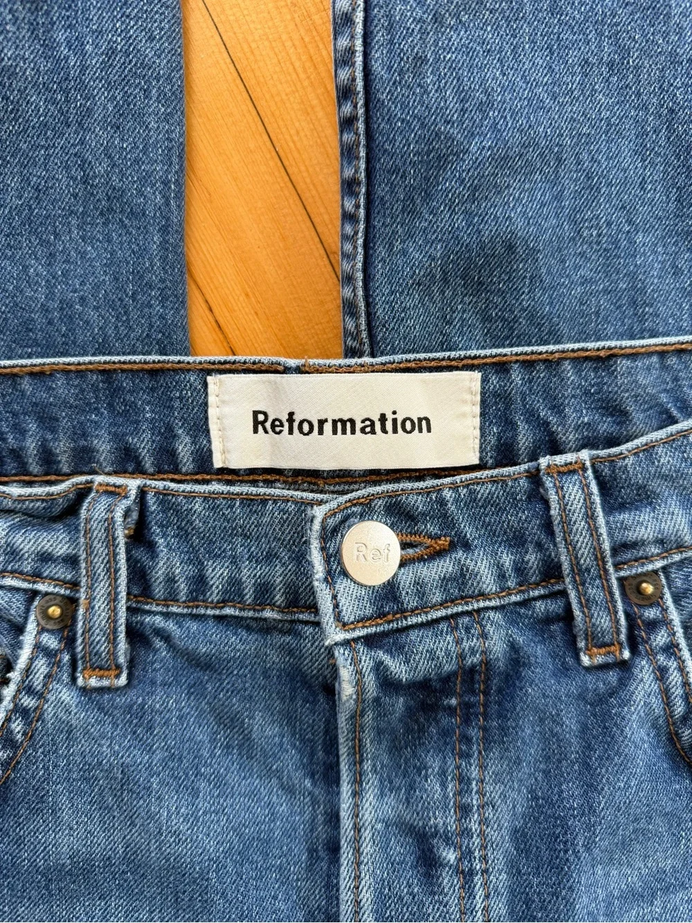 Reformation high rise straight leg jeans in Baltic wash (26) - made in USA - Picture 3 of 9